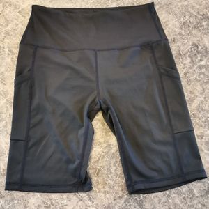 Women's biker shorts (Size M)